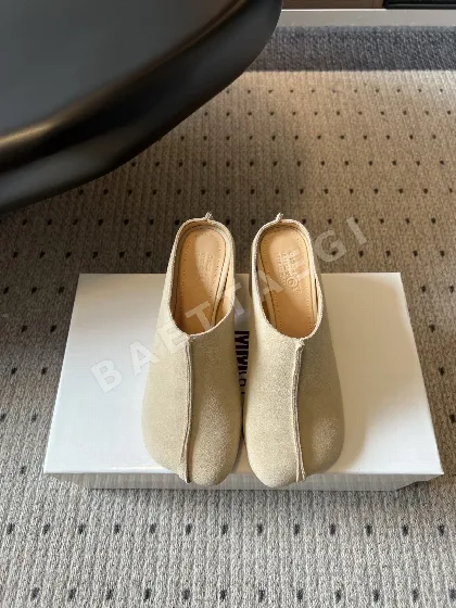마르지엘라 발가락 분리 챙키 힐 뮬 129565