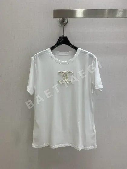 샤넬 더블 C 자수 3D 비즈 반팔 티셔츠 103844