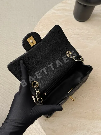 샤넬 블랙 금장 미니 가방 33644