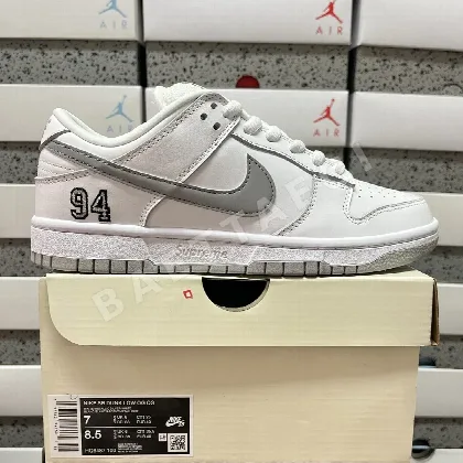 나이키 [AY] SB 덩크 로우 HQ8487-100 201034 Nike SB Dunk Low Supreme 94 White Metallic