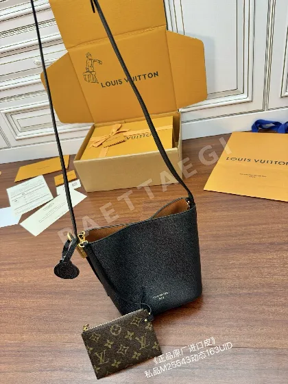 루이비통 다이내믹 전자 칩 장식 천연가죽 가방 M25543