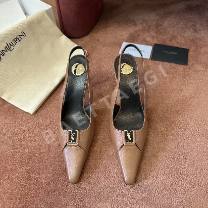 생로랑 금속 장식 뾰족 앞코 하이힐 149714