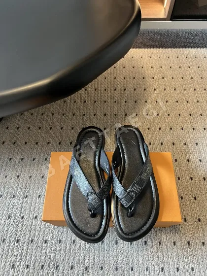 루이비통 뉴 클래식 남성 플립플롭 105381