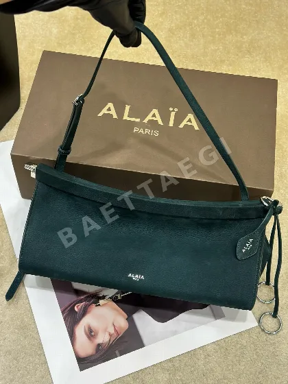 알라이아 미디엄 스웨이드 숄더백 154536