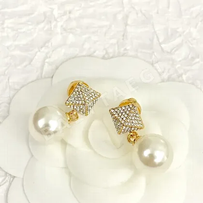 발렌티노 다이아몬드 장식 진주 귀걸이 63474