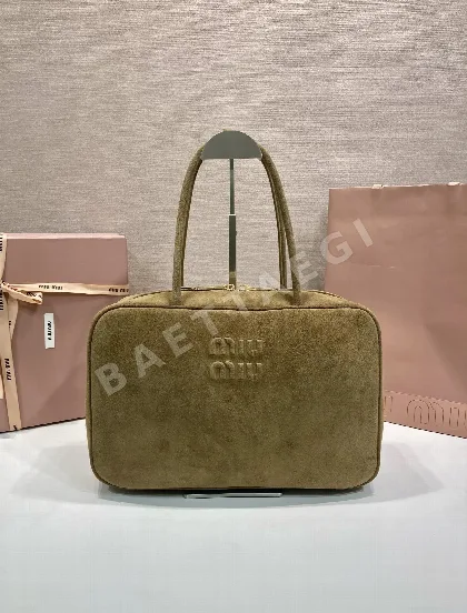 미우미우 스웨이드 라지 볼링백 5BB117