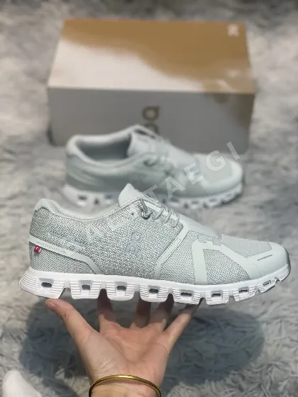 ON Run Cloud 6 캐주얼 경량 러닝화 102677