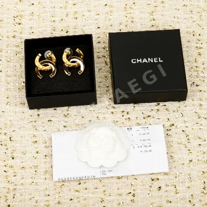 샤넬 라지 호스슈 더블 C 스터드 귀걸이 125130