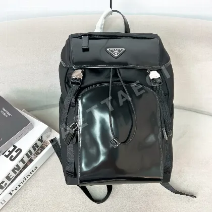 프라다 나일론 에나멜 가죽 백팩 2VZ135