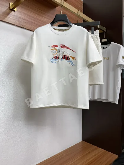 버버리 자수 클래식 남성 반팔 티셔츠 127001
