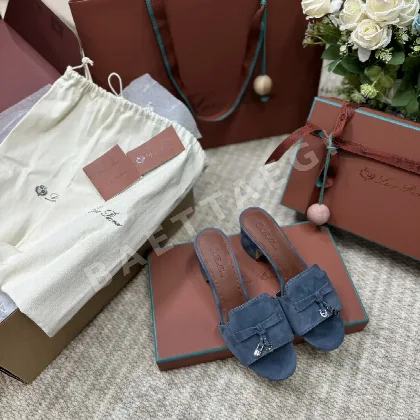 로로피아나 스웨이드 어린양가죽 샌들 93944