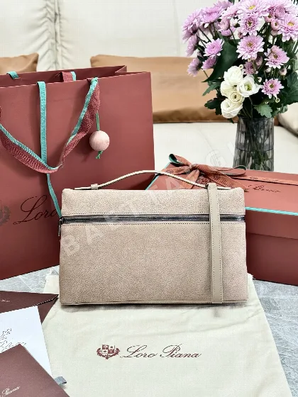로로피아나 그레인 가죽 클러치백 133882
