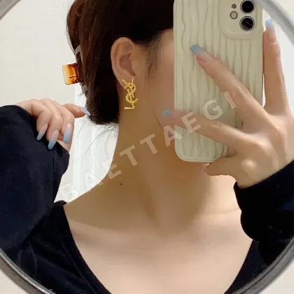 생로랑 골드 스터드 귀걸이 65598