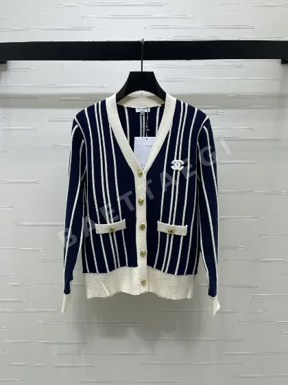 샤넬 세로 스트라이프 울 V넥 여성 가디건 153604