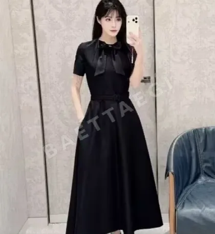 디올 새틴 리본 라운드넥 반팔 원피스 135342