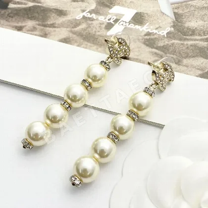 샤넬 라인스톤 더블 C 태슬 진주 귀걸이 65852