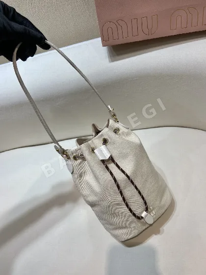 미우미우 자수 로고 버킷백 5NR038 68568