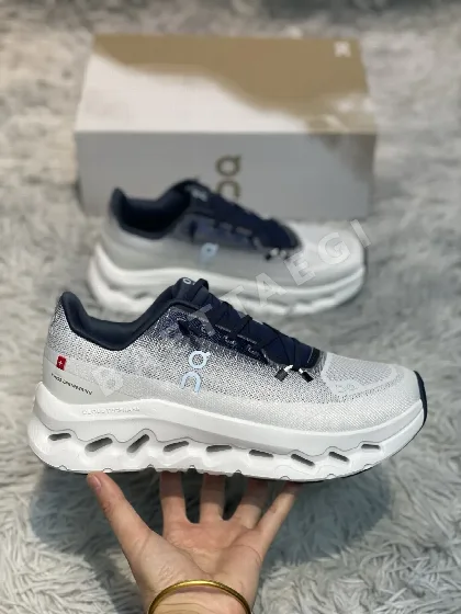 ON 온클라우드 틸트 오프로드 신발 102774