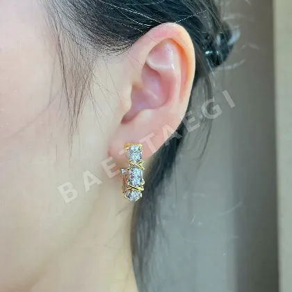 티파니 투톤 크로스 금도금 귀걸이 71085