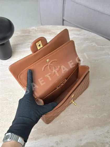 샤넬 가방 카라멜 금장 33126