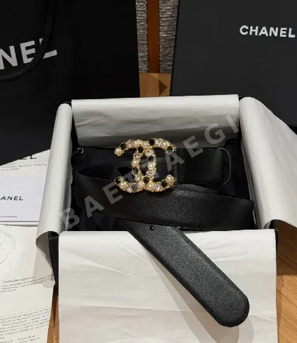 샤넬 더블 C 로고 진주 장식 송아지가죽 벨트 177302