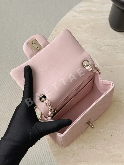 샤넬 라이트 핑크 양가죽 연금장 가방 33686