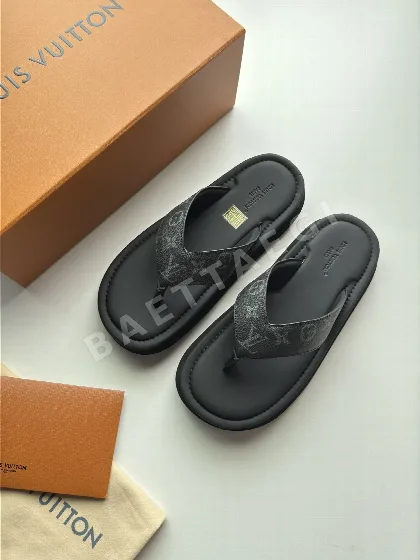 루이비통 벨벳 및 가죽 스트랩 샌들 135777