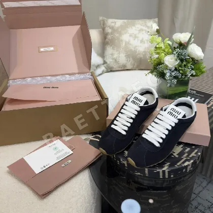 미우미우 레트로 트레이닝 스니커즈 94251