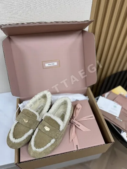 미우미우 스웨이드 퍼 로퍼 93355