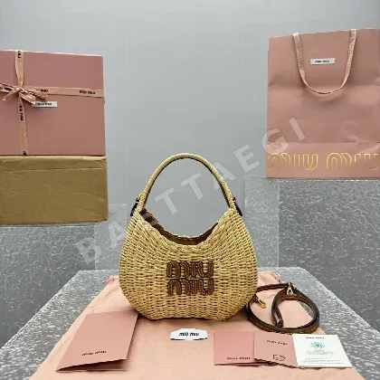 미우미우 스트로우 라탄 핸드백 68226
