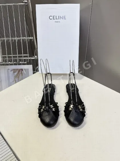 셀린느 스트랩 아몬드 토 플랫 샌들 116365