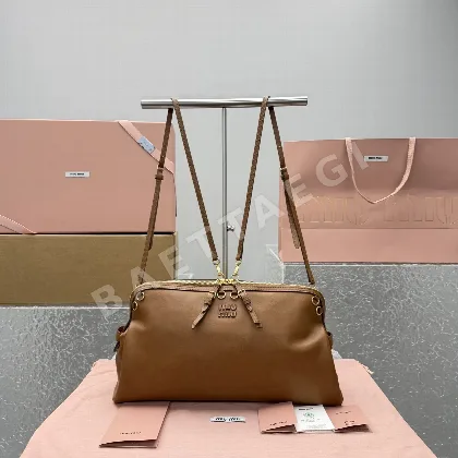미우미우 카프리스 가죽 백팩 클러치 가방 68523