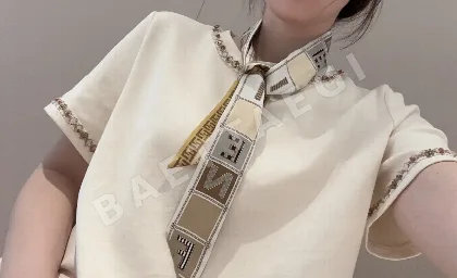 펜디 레터링 실크 트윌 스카프 146386