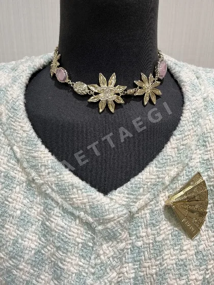 샤넬 해바라기 장식 핑크 크리스탈 목걸이 153800