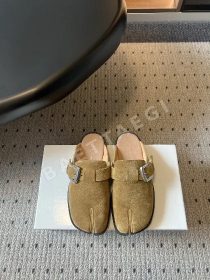 마르지엘라 스플릿토 뮬 슬리퍼 75330