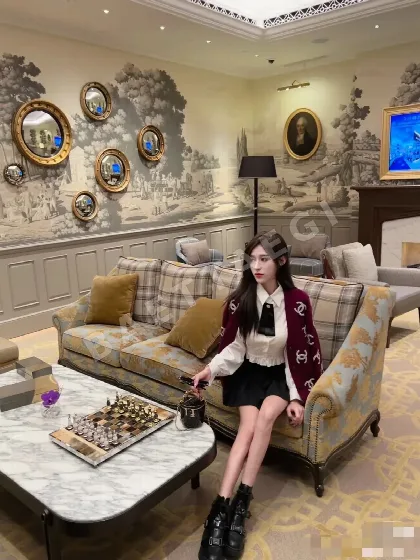 샤넬 클래식 더블 C 로고 자카드 V넥 가디건 146596