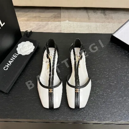 샤넬 더블 C 장식 오픈토 샌들 98467