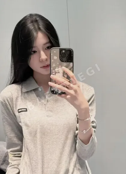 미우미우 크롭 폴로 긴팔 셔츠 132166