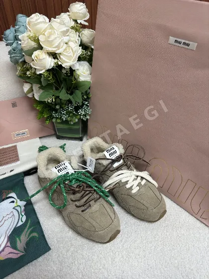 미우미우 퍼 콜라보레이션 스니커즈 93863
