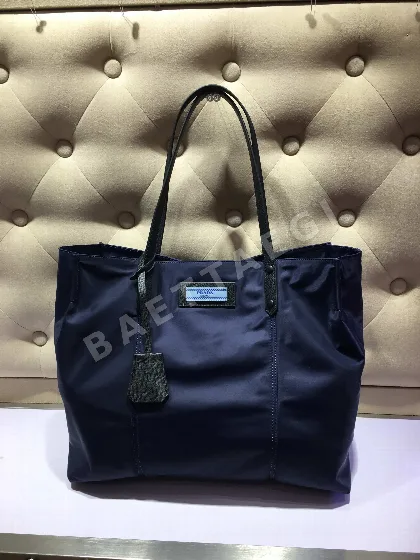 프라다 나일론 트림 더블 핸들 쇼핑백 1BG184