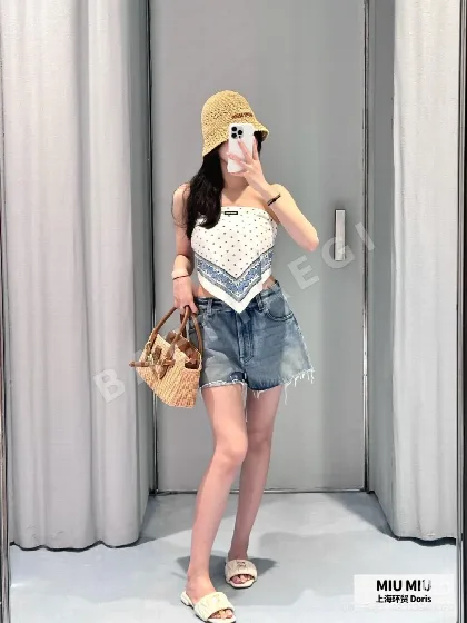 미우미우 자수 포인트 A라인 여성 데님 반바지 119294