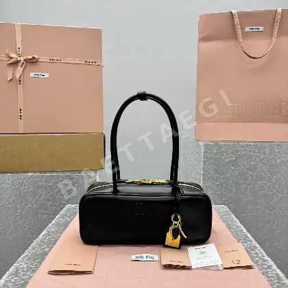 미우미우 MISHANG Beau 올레더 블랙 핸드백 68512