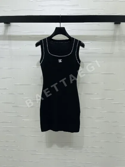 샤넬 스퀘어넥 니트 슬림핏 여성 원피스 103700