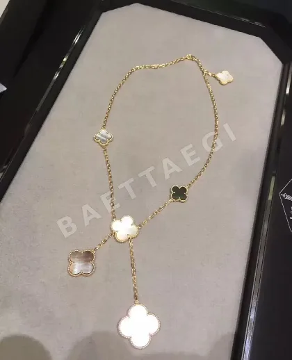 반클리프앤아펠 식스 플라워 목걸이 63957