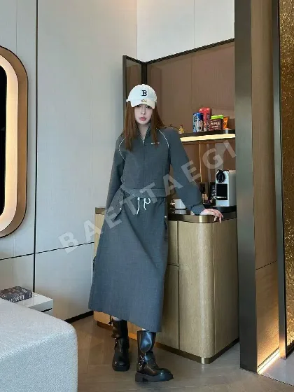 미우미우 그레이 체크 리브 패널 레터 자수 자켓