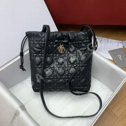 디올 램스킨 퀼팅 복주머니 가방 190506