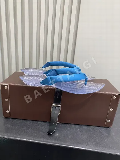 알라이아 크리스탈 투명 플립플롭 샌들 121347
