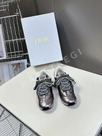 디올 코르네토 레트로 감성 스니커즈 8689