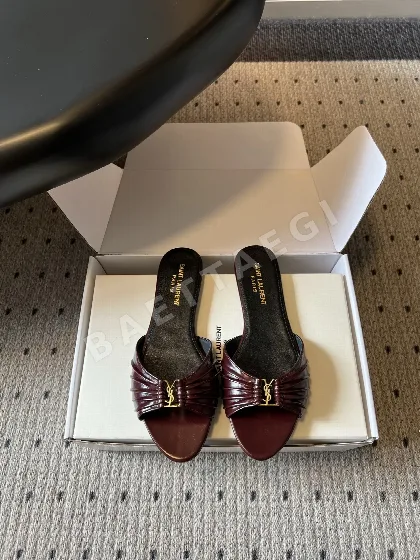 생로랑 플리츠 YSL 버클 플랫 샌들 75024