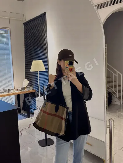 버버리 클래식 삼베 토트백 39895